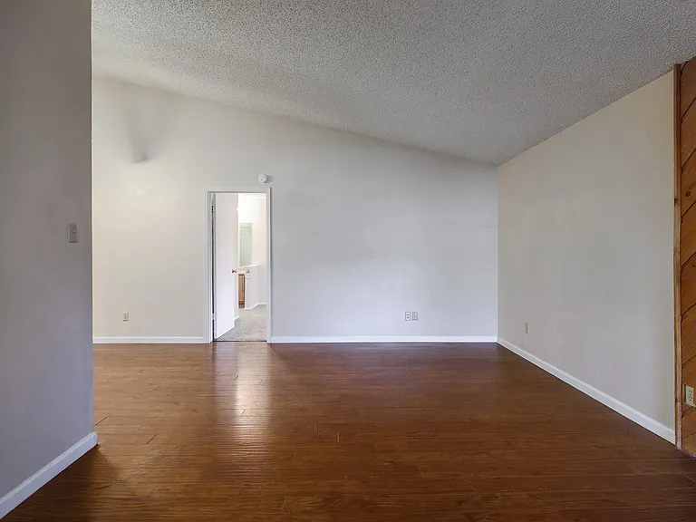 4407 Limewood Ct #B — Photo 10