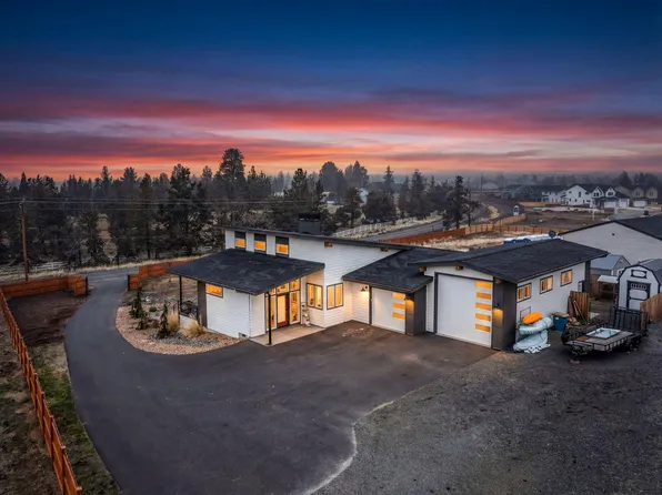 2370 SW Helmholtz Way, Redmond, OR 97756