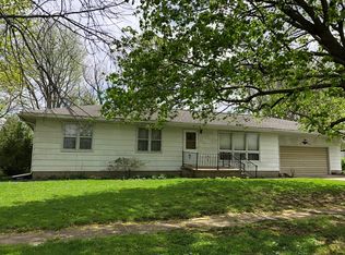400 N Indiana Ave, De Land, IL 61839