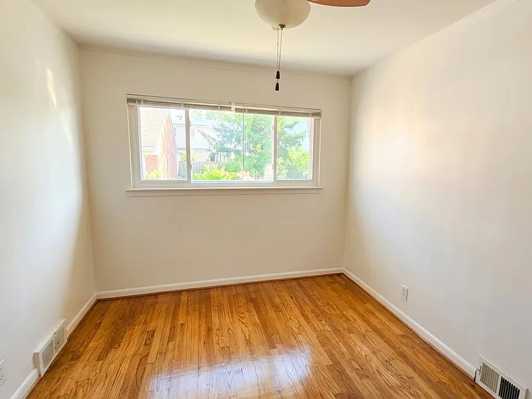 25880 Hayes Rd — Photo 6
