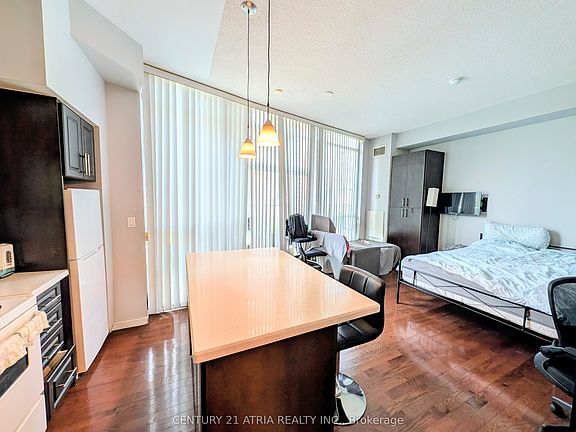 4th image of 18 Yonge St #604