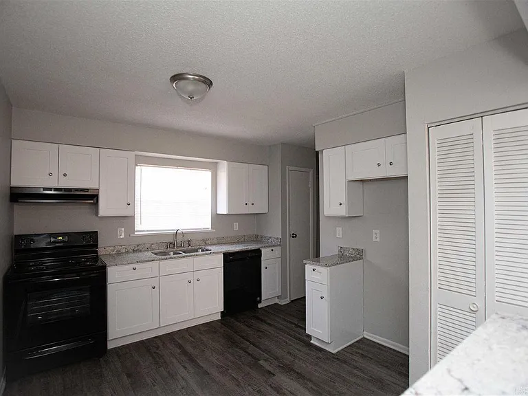 2112 Scotty Ct — Photo 5