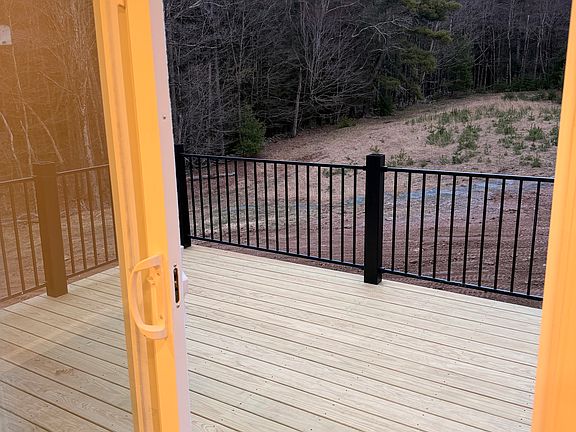 3rd image of 285 Hilltop Rd