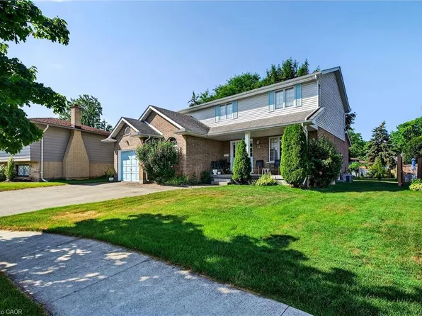 11 Greenbriar Ct, Welland, ON L3C 5T7