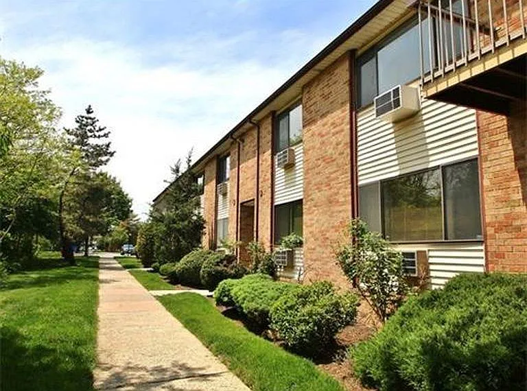113 Cricket Ln — Photo 2