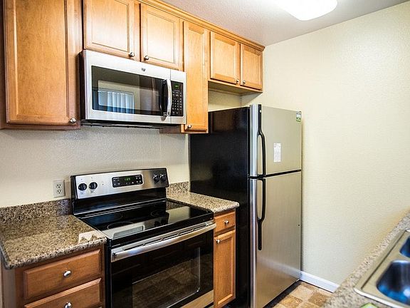 5th image of 2250 Monroe St APT 223