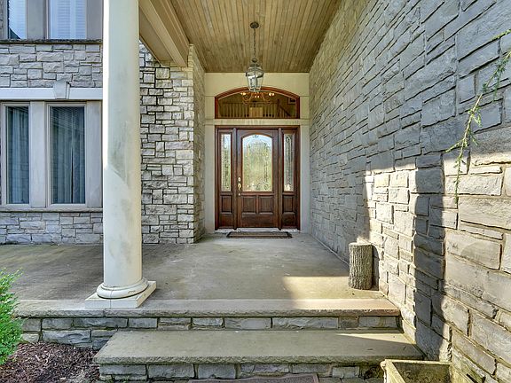 5th image of 249 Evergreen Dr