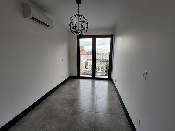 4th image of 1170 Hoe Ave #4G