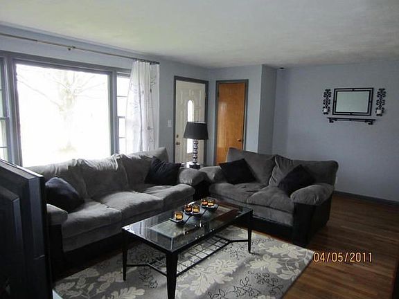 4th image of 151 Victoria Dr
