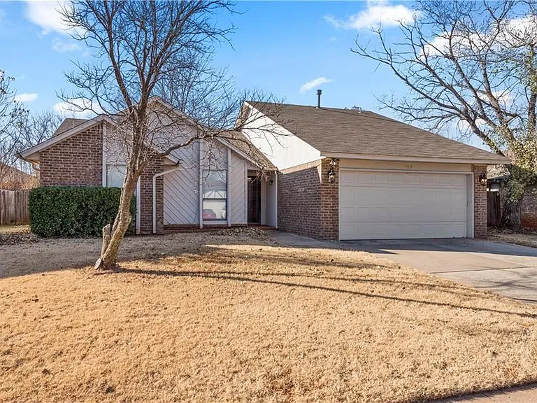 505 Crestview — Photo 3