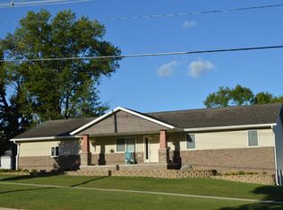 813 2nd Ave, Vinton, IA 52349