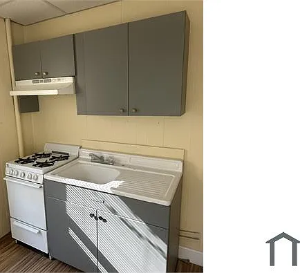 709 W Elm St #2 — Photo 2
