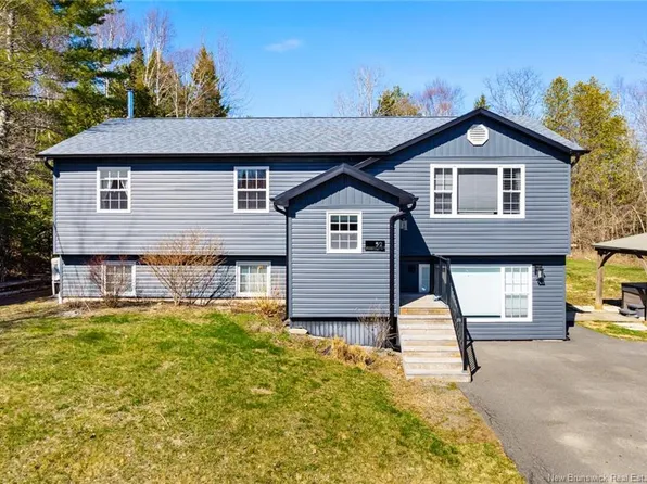 52 Cambridge Dr, Burton, NB E2V 4J9
