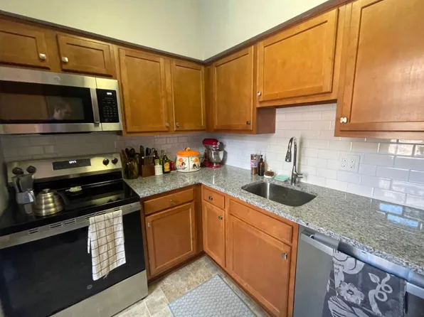 Spacious 1-Bedroom Apartment Across from Washington Park, 47-49 S Lake Ave #12, Albany, NY 12203