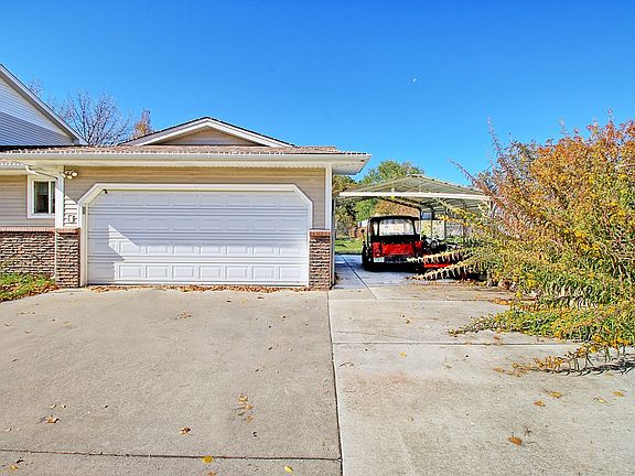 4th image of 627 E Peace Dr