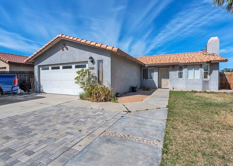 1st image of 16525 Avenida Atezada