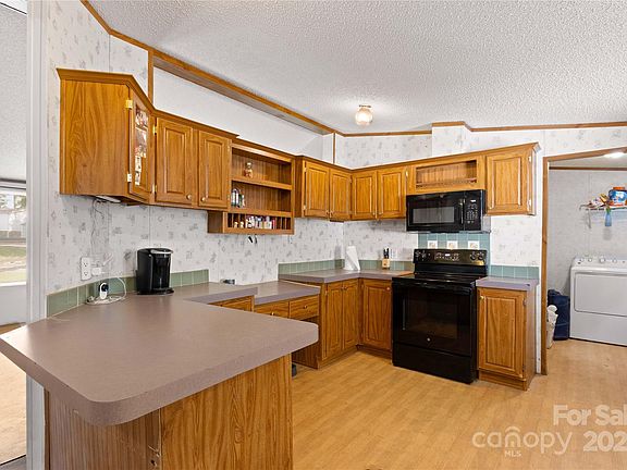 4th image of 222 Hickory Nut Dr