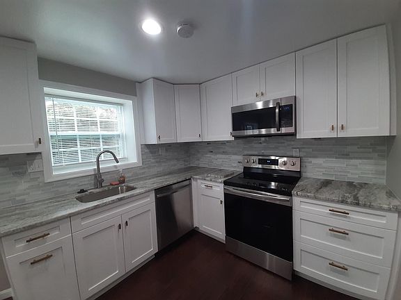 Updated kitchen with all new appliances