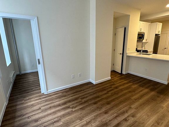 4th image of 241 E 38th St APT 4a