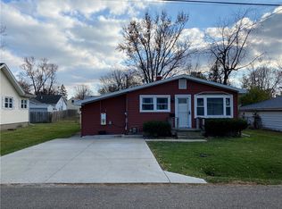 1814 Johnson Ave, Charleston, IL 61920