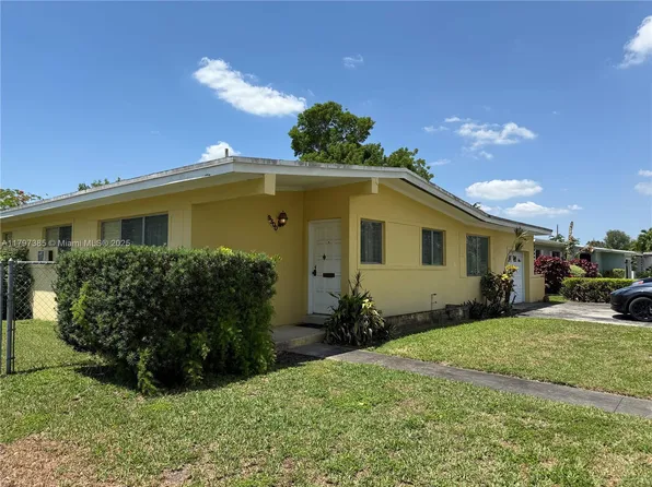 9300 SW 52nd Ter, Miami, FL 33165