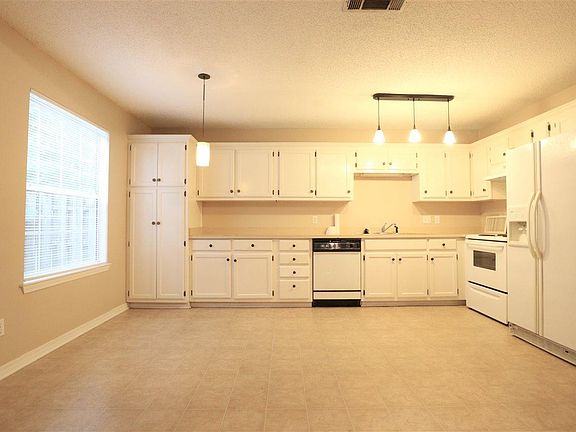 5th image of 7017 Weatherwood Dr