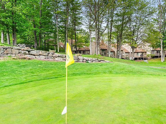 2nd image of 16 Niblick Lane #16