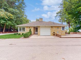 817 N Knoll Ln, Lake Geneva, WI 53147