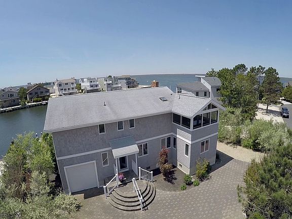 4th image of 44 Buckingham Ave
