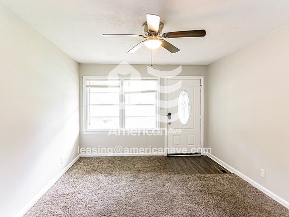558371_003_living_room_3.jpg