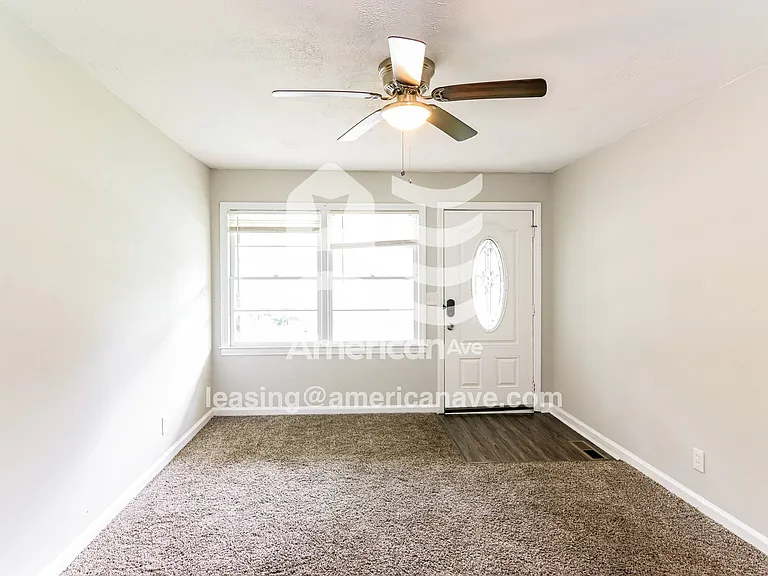 558371_003_living_room_3.jpg