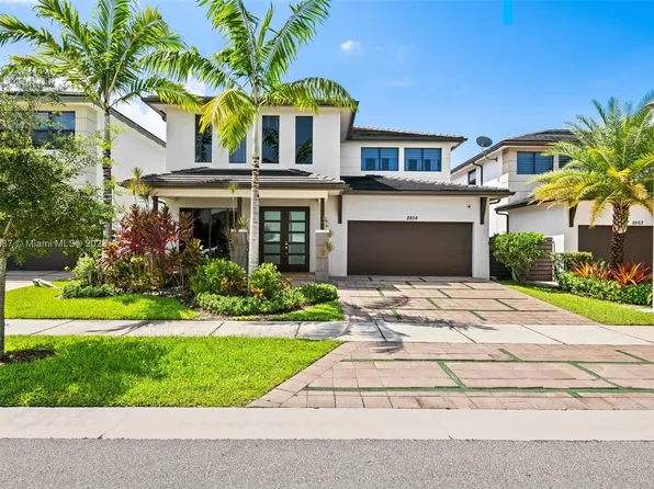 8854 NW 154th Ter, Miami Lakes, FL 33018