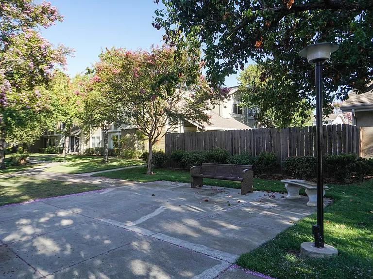 2396 Shoreside Ct — Photo 24