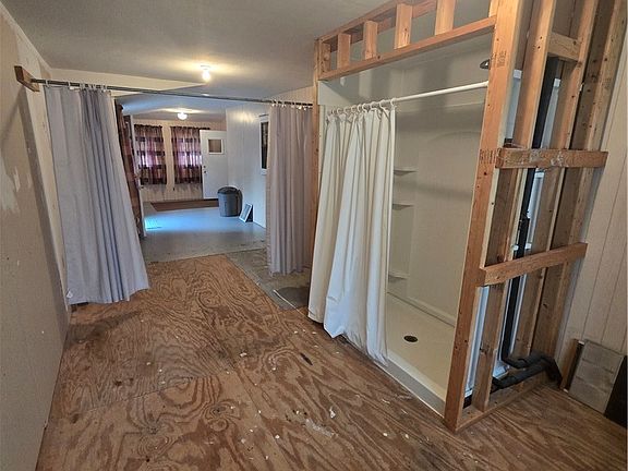 4th image of 1353 Eastwood Ave