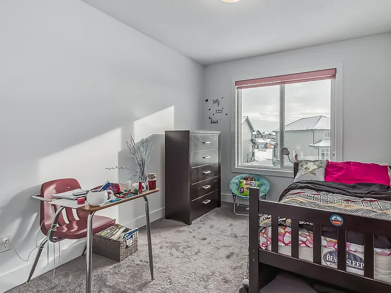 173 Cavanagh Cmn SW — Photo 36