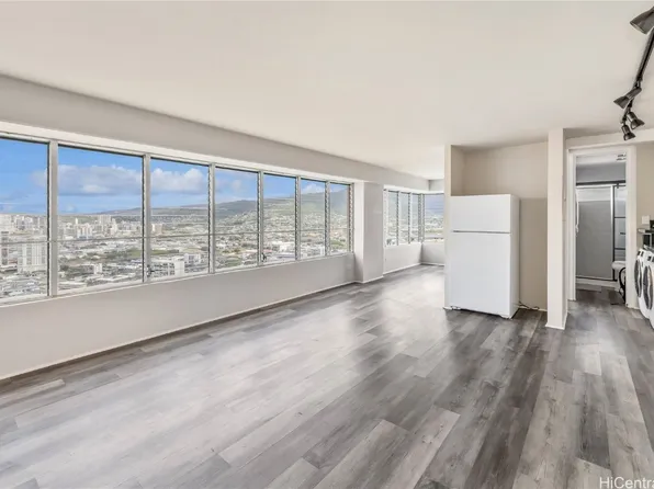 2525 Date St APT 3305, Honolulu, HI 96826