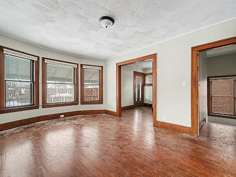 4586 Vancouver St — Photo 6