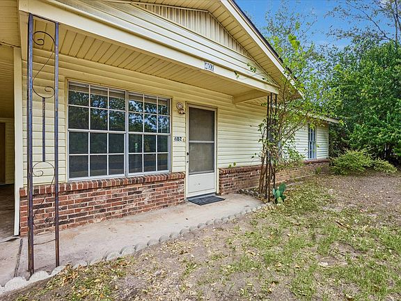 3rd image of 402 Bramble Dr