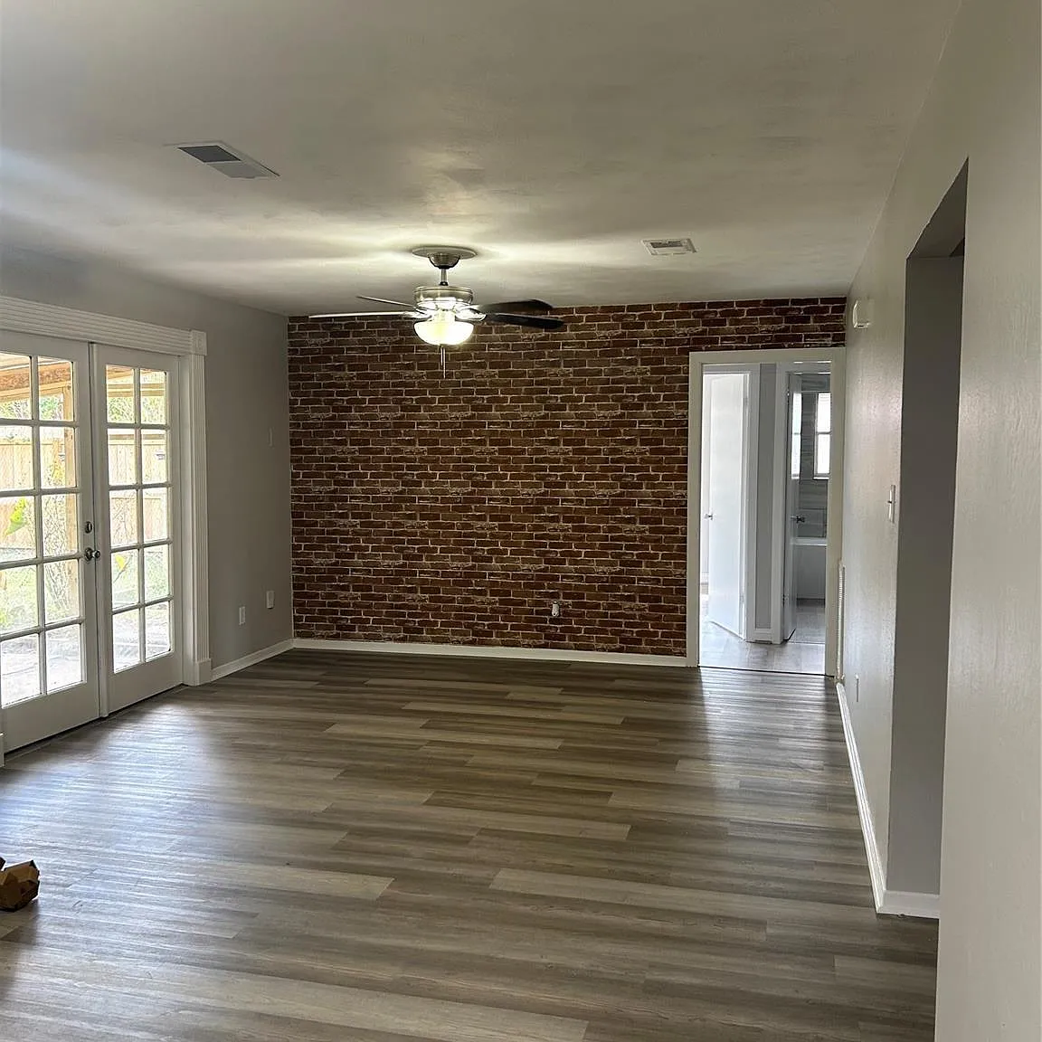 4 bed, 2.5 bath, 1658 sqft, $2,000 — Photo 3