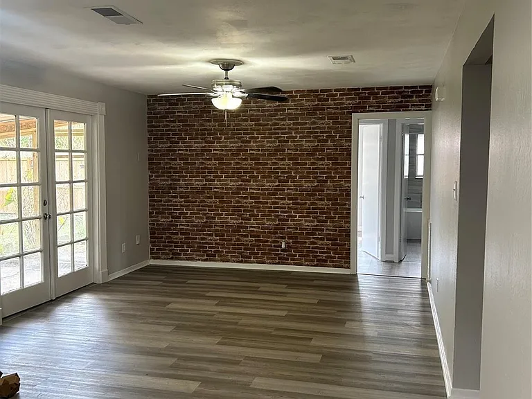 708 Western Ave — Photo 3