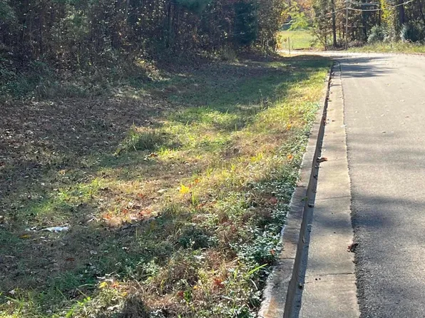 27 Wildcat Dr, Lexington, TN 38351