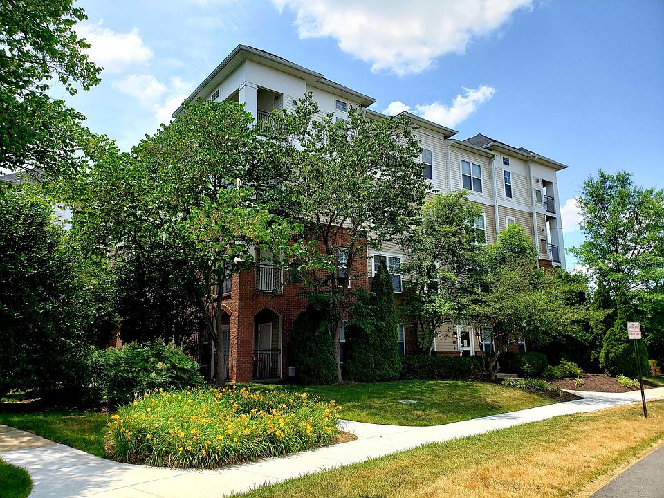 1st image of 3830 Lightfoot St Unit 423