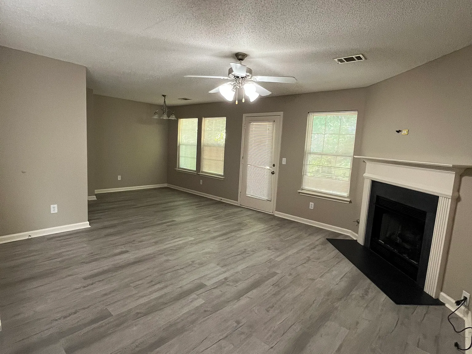 3 bed, 2.5 bath, 1522 sqft, $2,000 — Photo 4