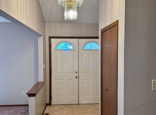 8395 Lorraine Dr, Strongsville, OH 44136