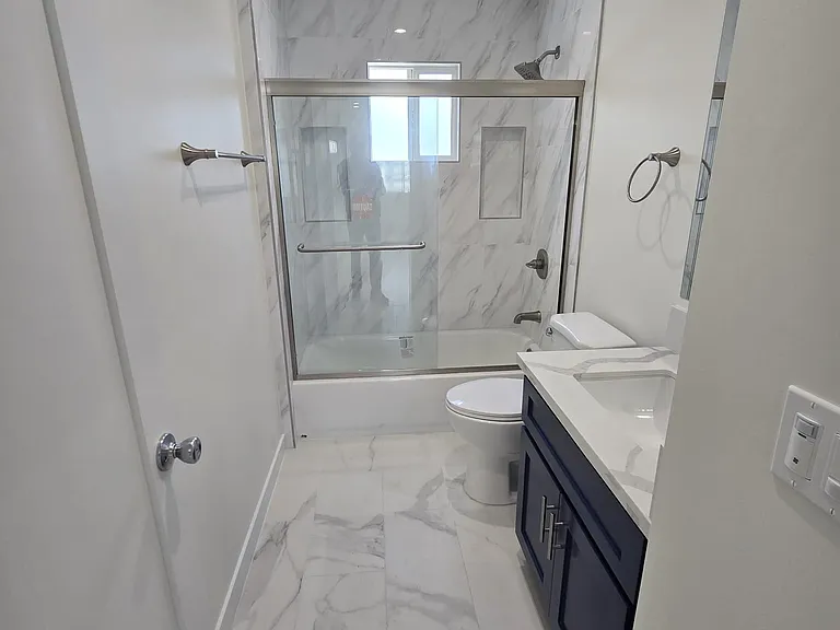 5128 W 133rd St — Photo 3
