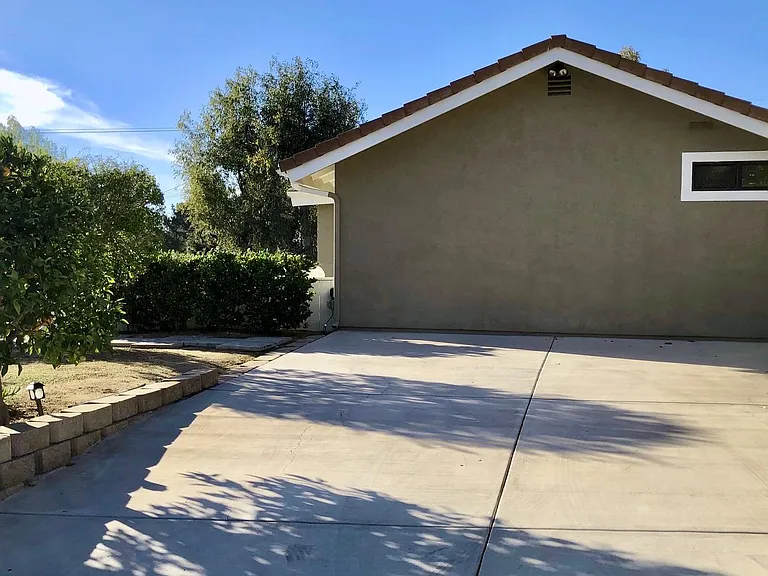 Donart Dr — Photo 4