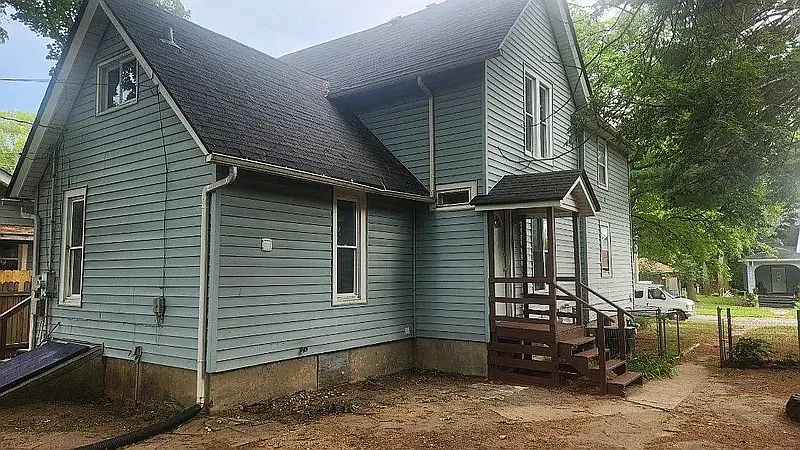 9th Ave, Rockford — Photo 1
