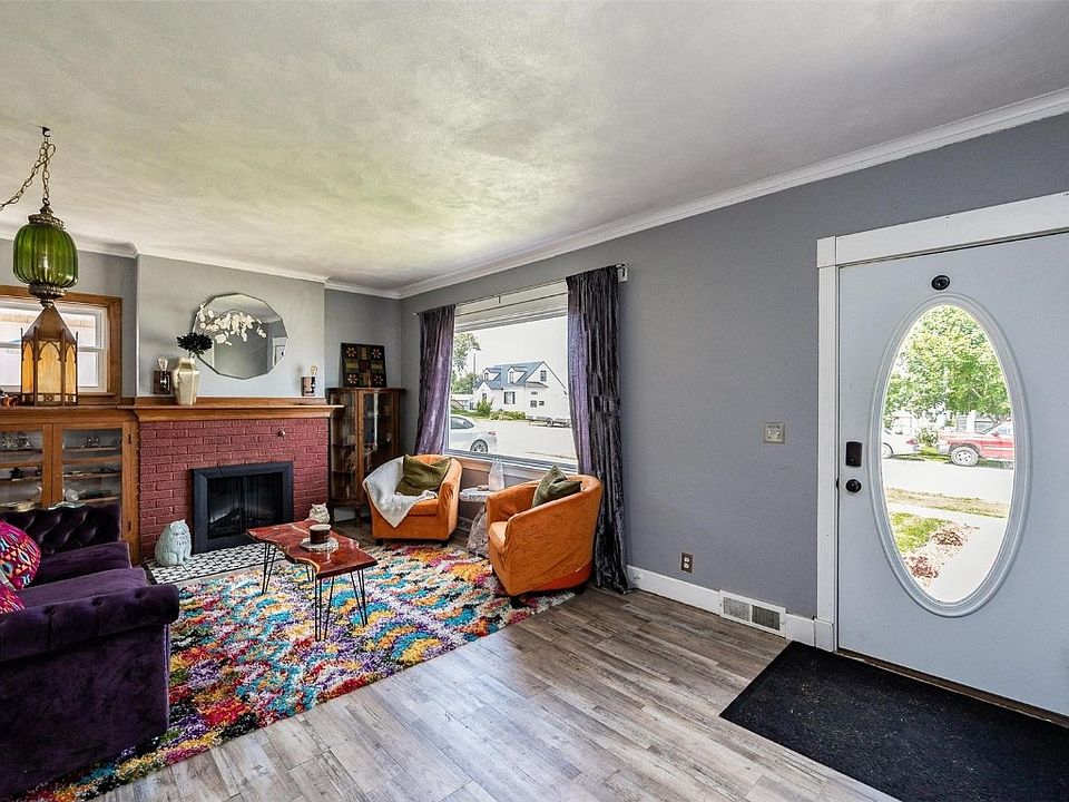 507 2nd St E, Newhall, IA 52315 Zillow