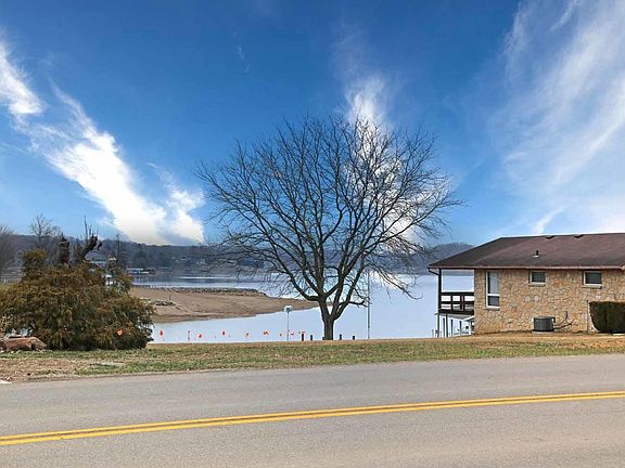 2nd image of 1041 Apple Valley Dr