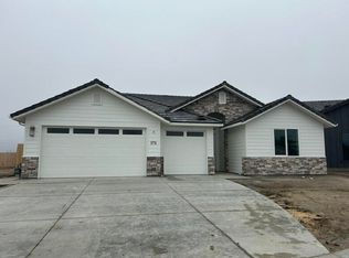 976 Hidden Ridge St, Tulare, CA 93274